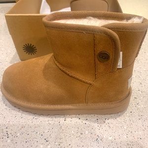 Girls New, Unworn UGG Joan Boots (Chestnut) - Size 13